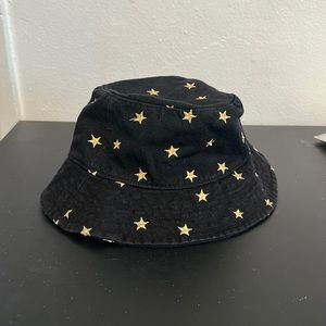 URBAN OUTFITTERS Black Gold Star Bucket Hat